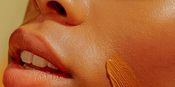 Les 10 meilleurs écrans solaires teintés, selon les dermatologues