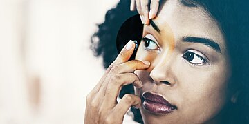 Comment choisir les meilleurs contacts pour les yeux secs, selon les ophtalmologistes