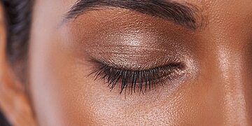 Cette femme dit qu’elle a souffert d’une infection «mortelle» après un traitement au microblading