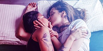 Pouvez-vous attraper une MST en vous embrassant ? Voici ce que les experts disent du risque