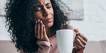 Gingivite menstruelle : pourquoi vos gencives vous font mal avant vos règles