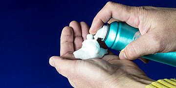 Un dermatologue se penche sur l’utilisation de la crème à raser pour traiter les coups de soleil