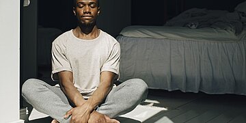 Étude : La méditation de pleine conscience fonctionne aussi bien qu’un antidépresseur commun pour réduire l’anxiété