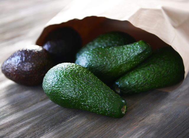 sac en papier brun avocat