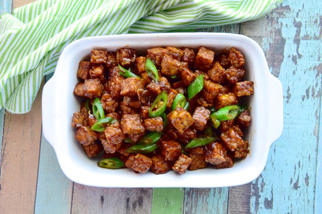 Tempeh sauce soja sucrée au piment vert ou Orek Tempe