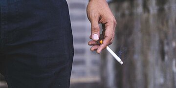 Un nouveau collier intelligent pourrait aider les fumeurs à éviter les rechutes et à arrêter de fumer pour de bon