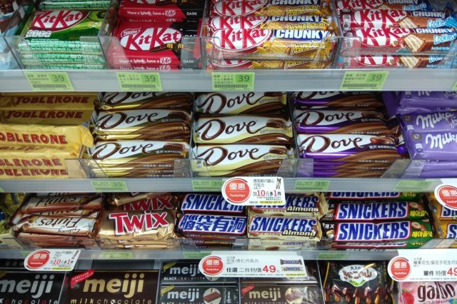 Étagères de dépanneur de bonbons
