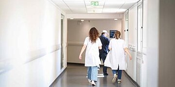 Face à la crise financière publique, le gouvernement lance un audit dans les hôpitaux