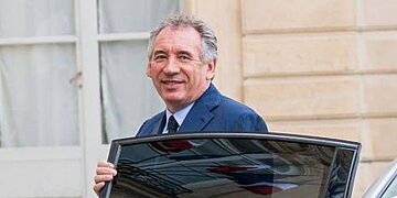 Bayrou doit proposer des solutions aux déserts médicaux lors de sa visite dans le Cantal avant la grève du 28 avril