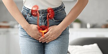 Quels symptômes indiquent une cystite interstitielle et quelles sont les options de traitement ?