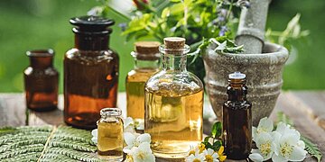 Quelles huiles essentielles inclure impérativement dans votre trousse à pharmacie ?