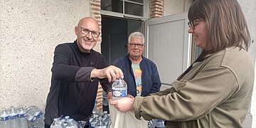 Après les pluies, l’eau de Cahors est impropre à la consommation et des bouteilles sont distribuées