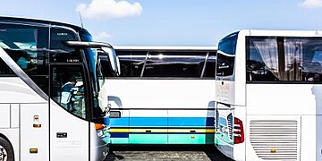 Les jeunes médecins en alerte : banderoles, slogans et chars mobilisent Paris