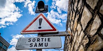 Le CHU de Besançon reconnaît ses erreurs après le décès d’un patient suite à un appel au SAMU