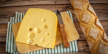 Quels risques l’emmental présente-t-il pour le cholestérol ?