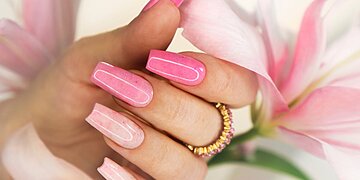 Si vous portez des faux ongles, méfiez-vous de ce geste nocif pour votre santé