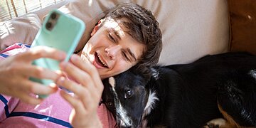 Les animaux aident émotionnellement : chiens et chats, précieux alliés pour notre santé mentale
