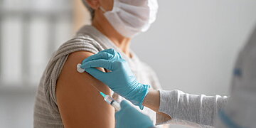 La vaccination réduit aussi le risque de contracter un Covid long