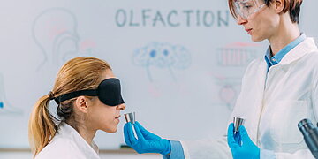 Un test d’odorat pourrait aider à détecter le risque de développer la maladie d’Alzheimer