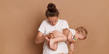 Pourquoi les bébés peuvent-ils déféquer jusqu’à dix fois par jour ?