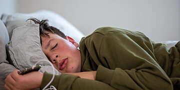 Santé : Pourquoi un bon sommeil chez les adolescents améliore-t-il leurs capacités cognitives ?