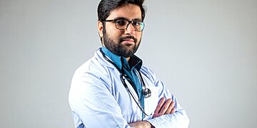 Des médecins et maires s’opposent à une loi considérée simpliste et démagogique