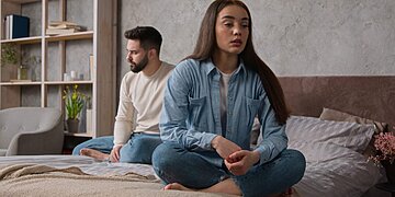 En couple mais malheureux ? Une psychologue révèle les véritables raisons