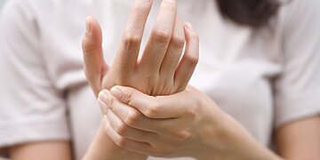 Le Dr Gérald Kierzek décrit les symptômes de fourmillements et d’engourdissement nécessitant vigilance