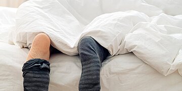 Quels comportements peuvent réellement briser l’ambiance au lit ?